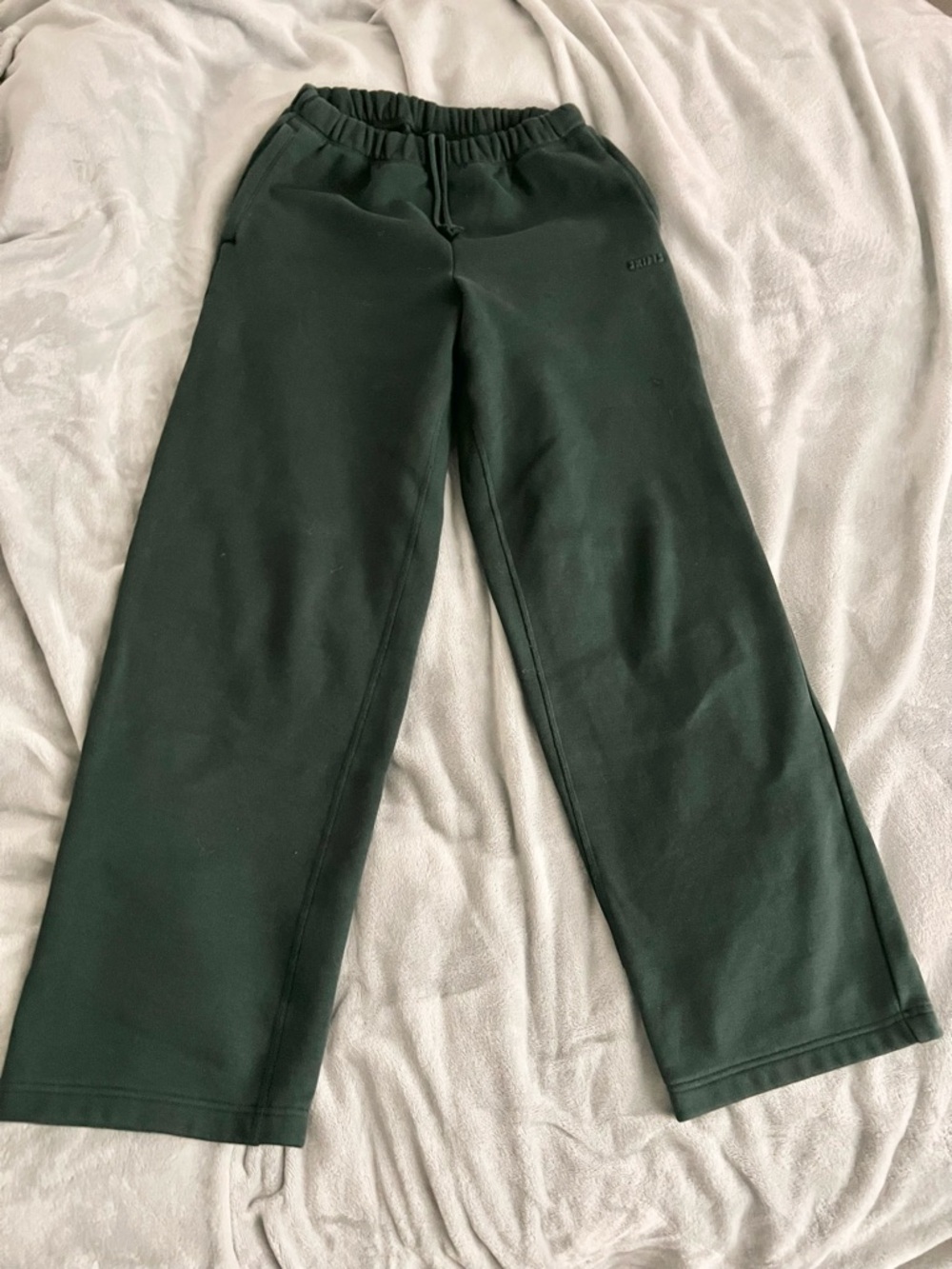 SKIMS spruce wide-leg fleece pants